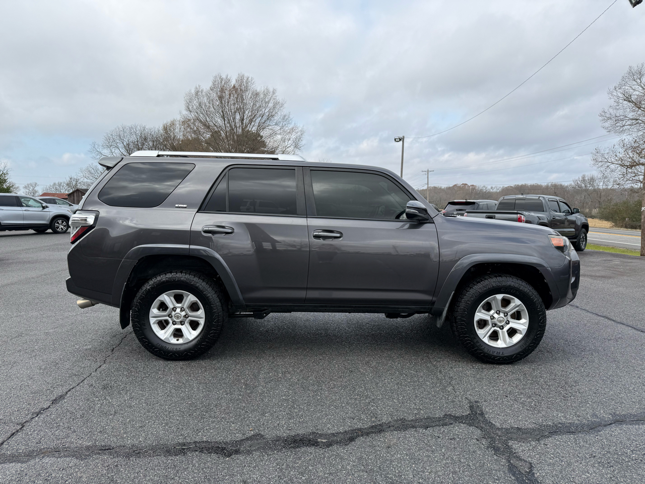 Toyota 4Runner SR5 Premium 2WD (Natl) 2017