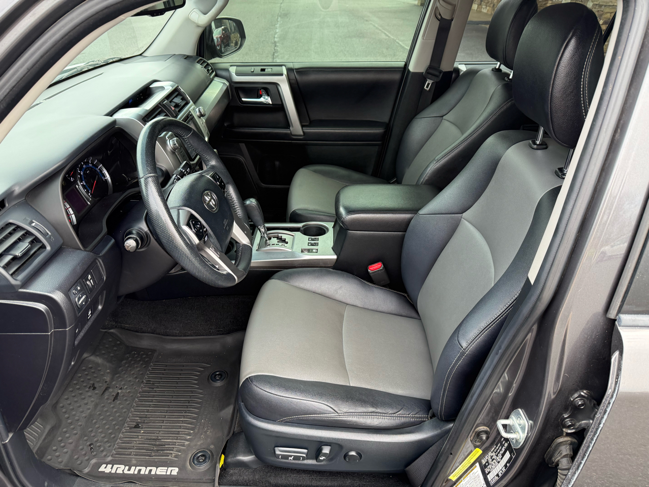 Toyota 4Runner SR5 Premium 2WD (Natl) 2017