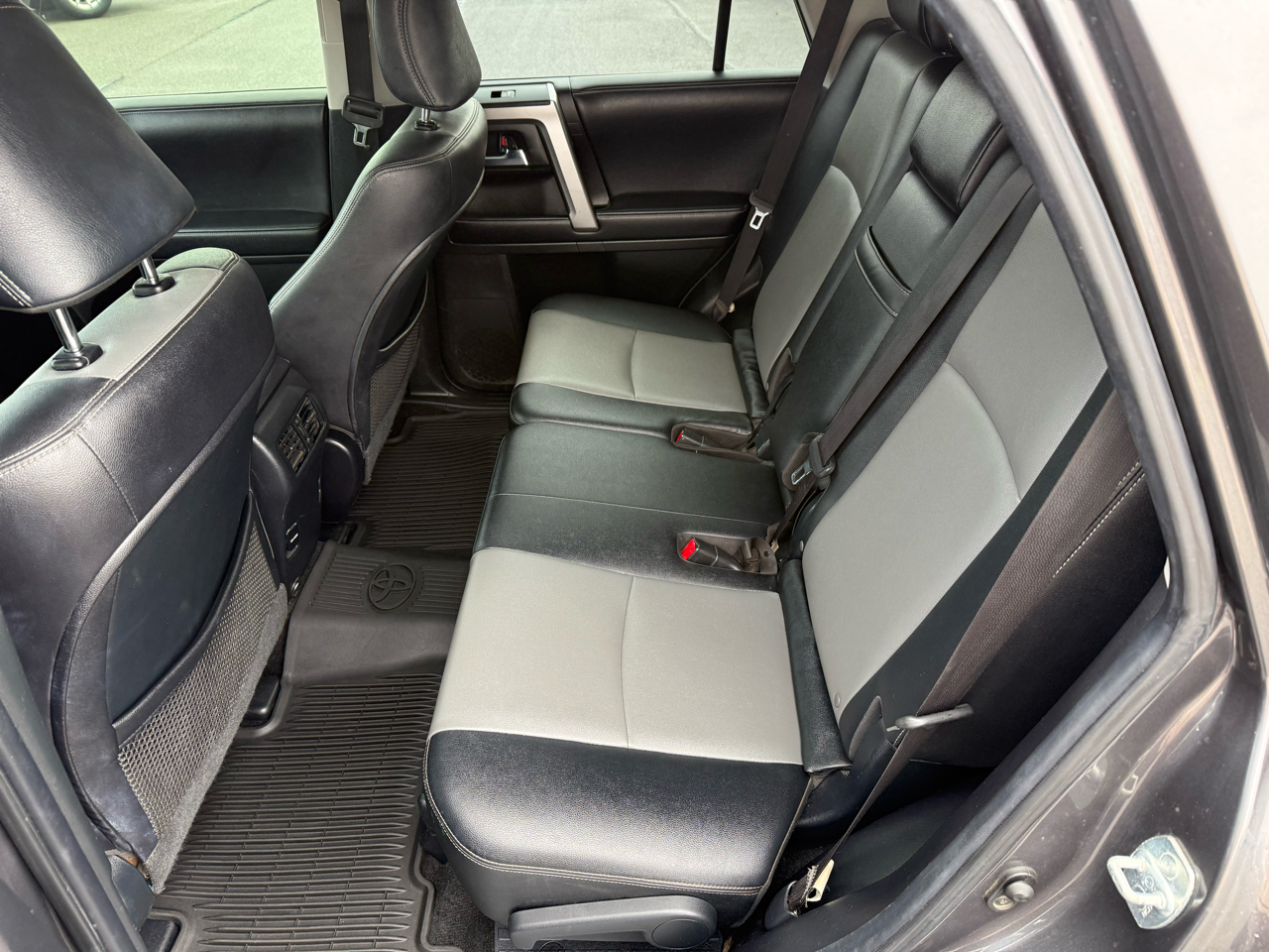 Toyota 4Runner SR5 Premium 2WD (Natl) 2017