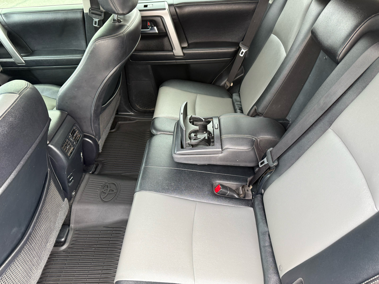 Toyota 4Runner SR5 Premium 2WD (Natl) 2017