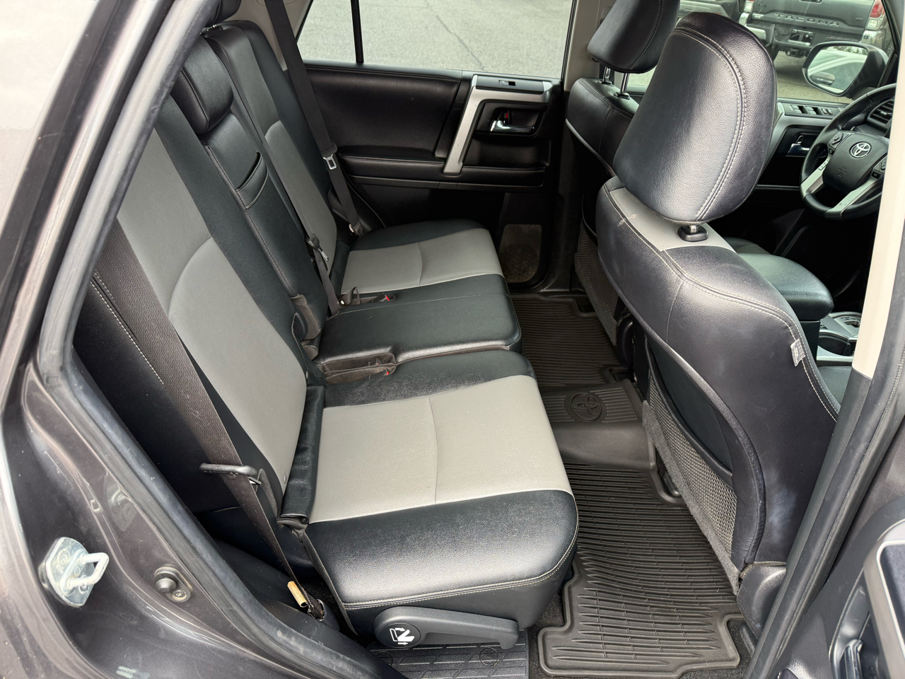 Toyota 4Runner SR5 Premium 2WD (Natl) 2017