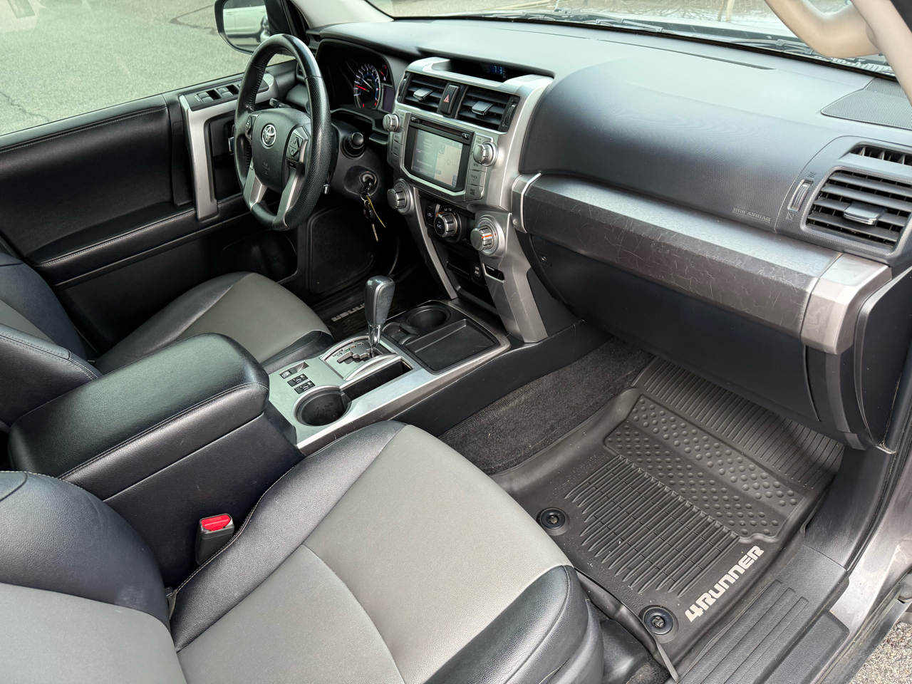 Toyota 4Runner SR5 Premium 2WD (Natl) 2017