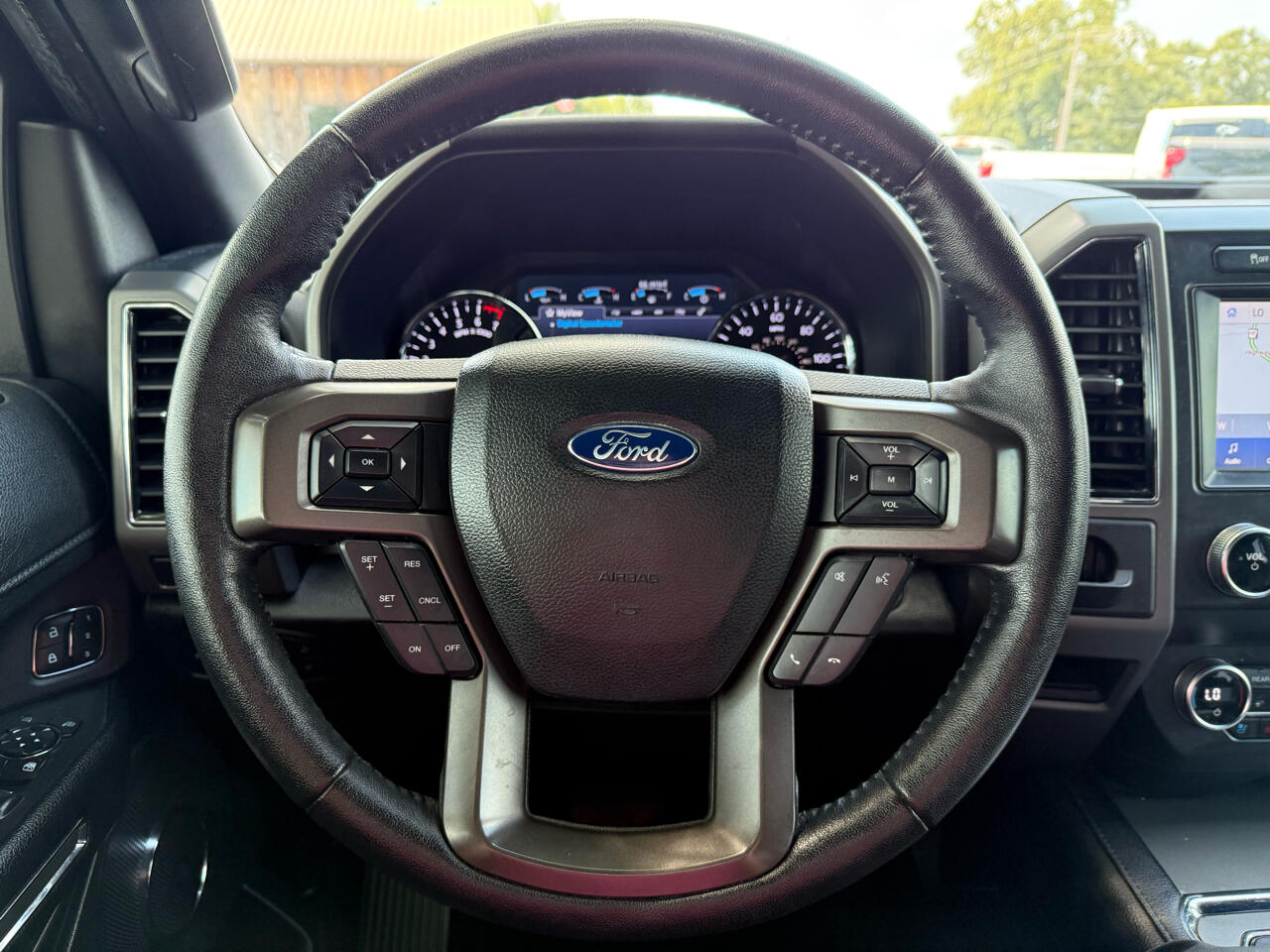 2020 Ford Expedition XLT photo 24