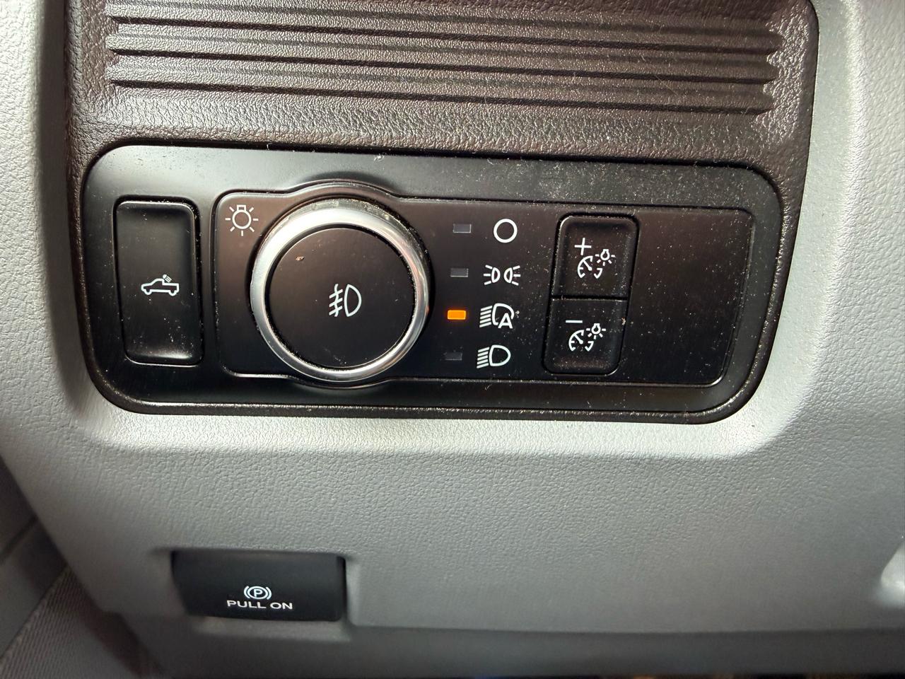 Ford F-250 SD XLT Crew Cab 4WD 2024