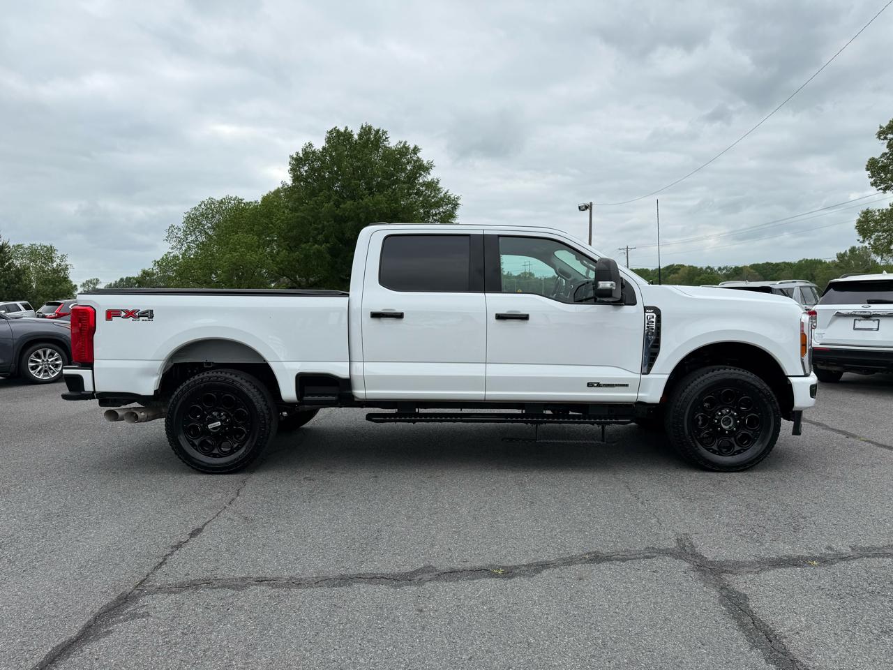 Ford F-250 SD XLT Crew Cab 4WD 2024