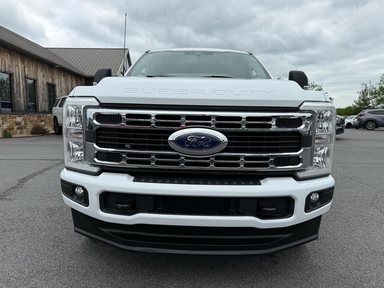 Ford F-250 SD XLT Crew Cab 4WD 2024