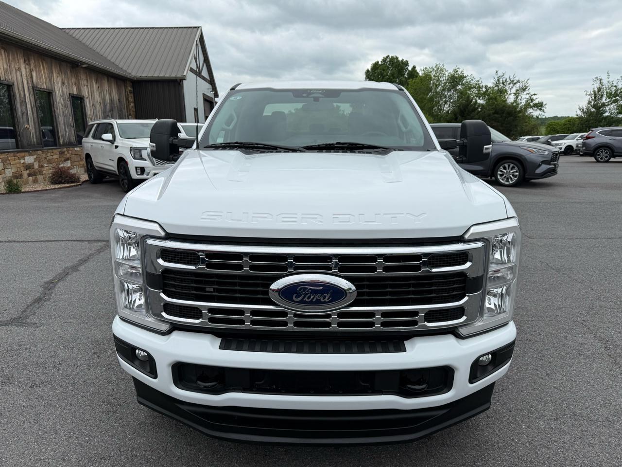 Ford F-250 SD XLT Crew Cab 4WD 2024