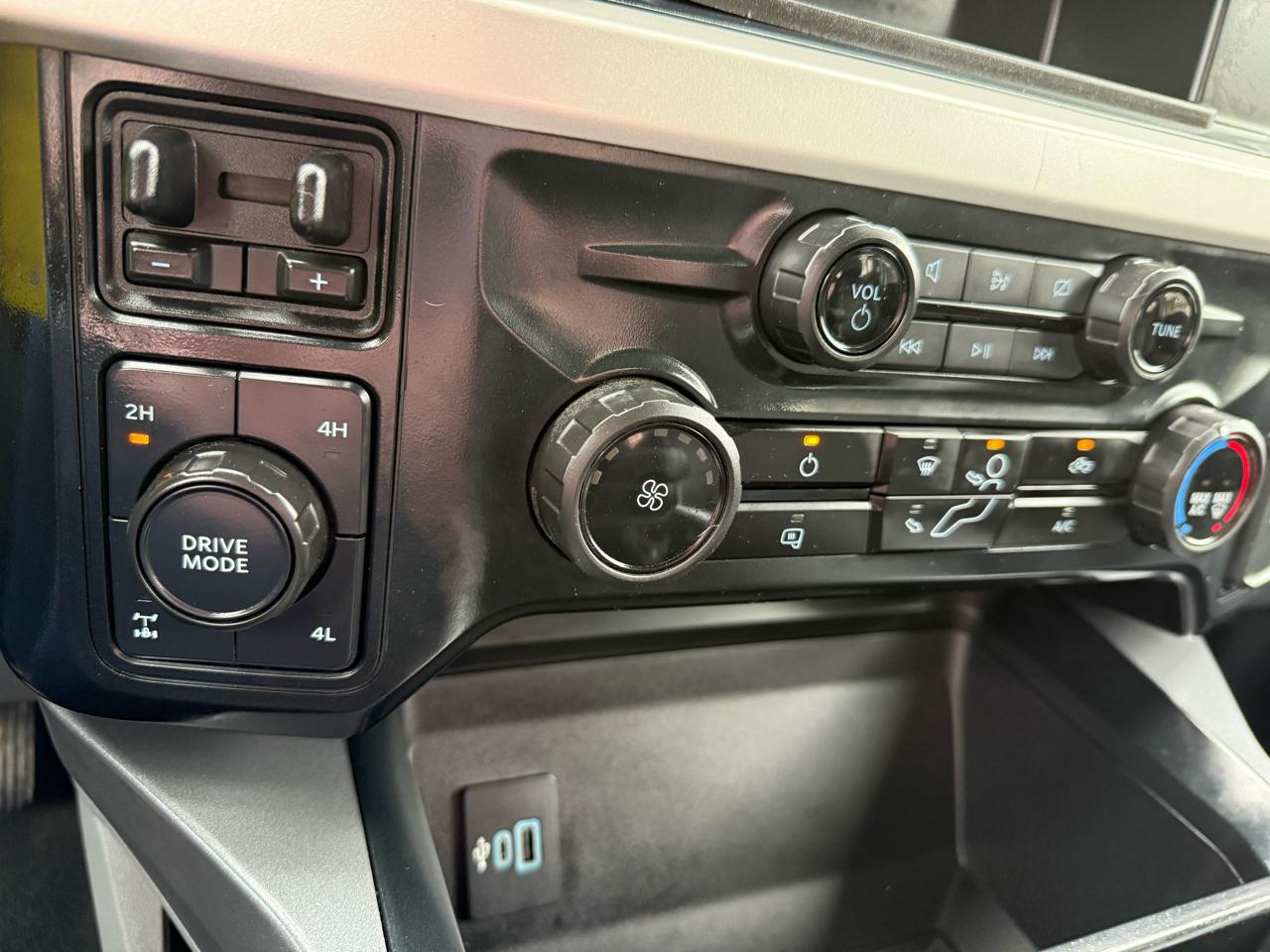 Ford F-250 SD XLT Crew Cab 4WD 2024