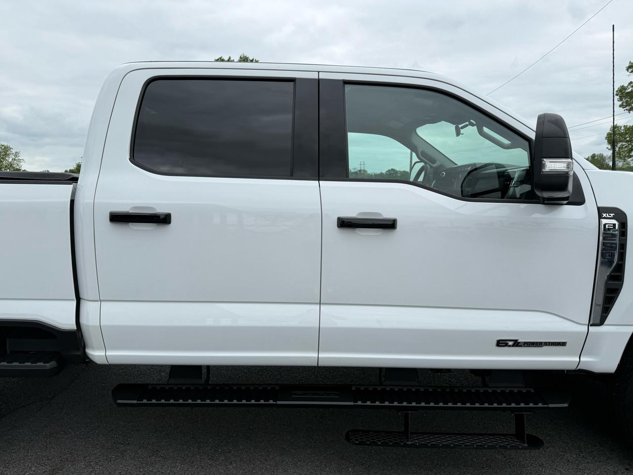 Ford F-250 SD XLT Crew Cab 4WD 2024