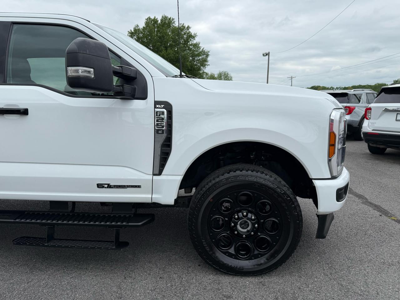 Ford F-250 SD XLT Crew Cab 4WD 2024