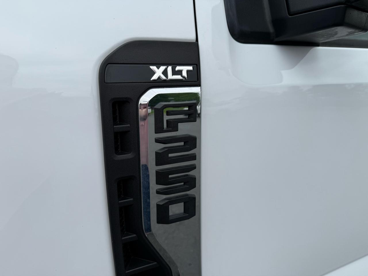 Ford F-250 SD XLT Crew Cab 4WD 2024