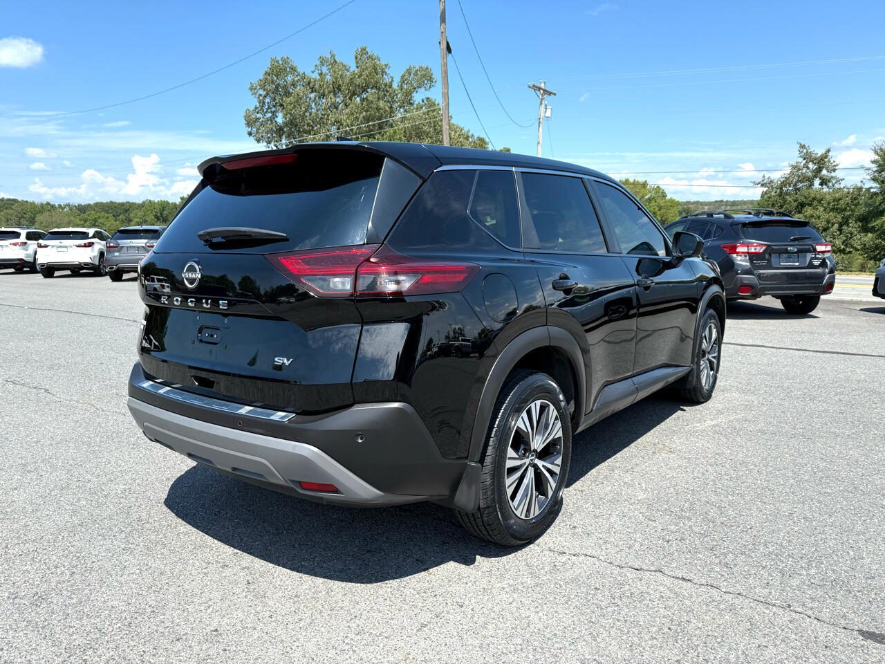 2023 Nissan Rogue SV photo 3