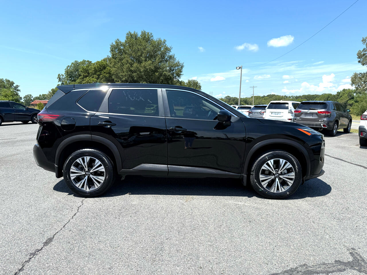 2023 Nissan Rogue SV photo 4
