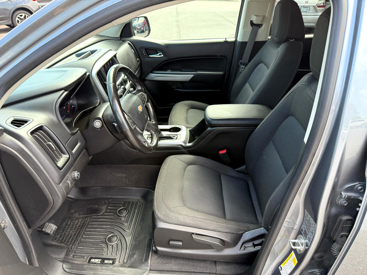 2020 Chevrolet Colorado LT photo 9