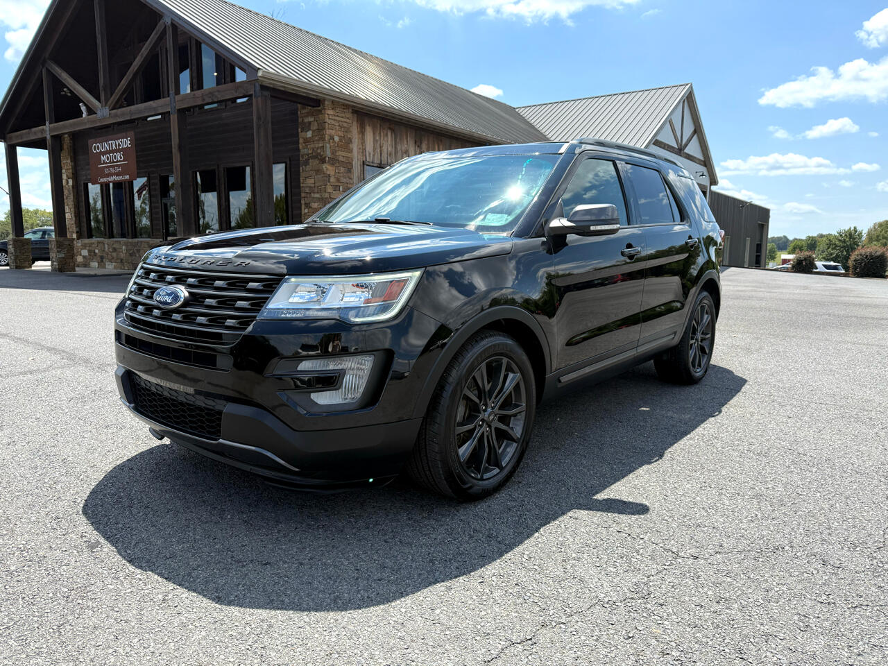 2017 Ford Explorer XLT photo 2