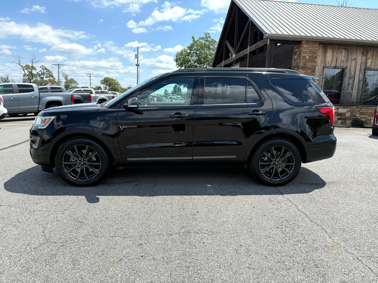 2017 Ford Explorer XLT photo 3