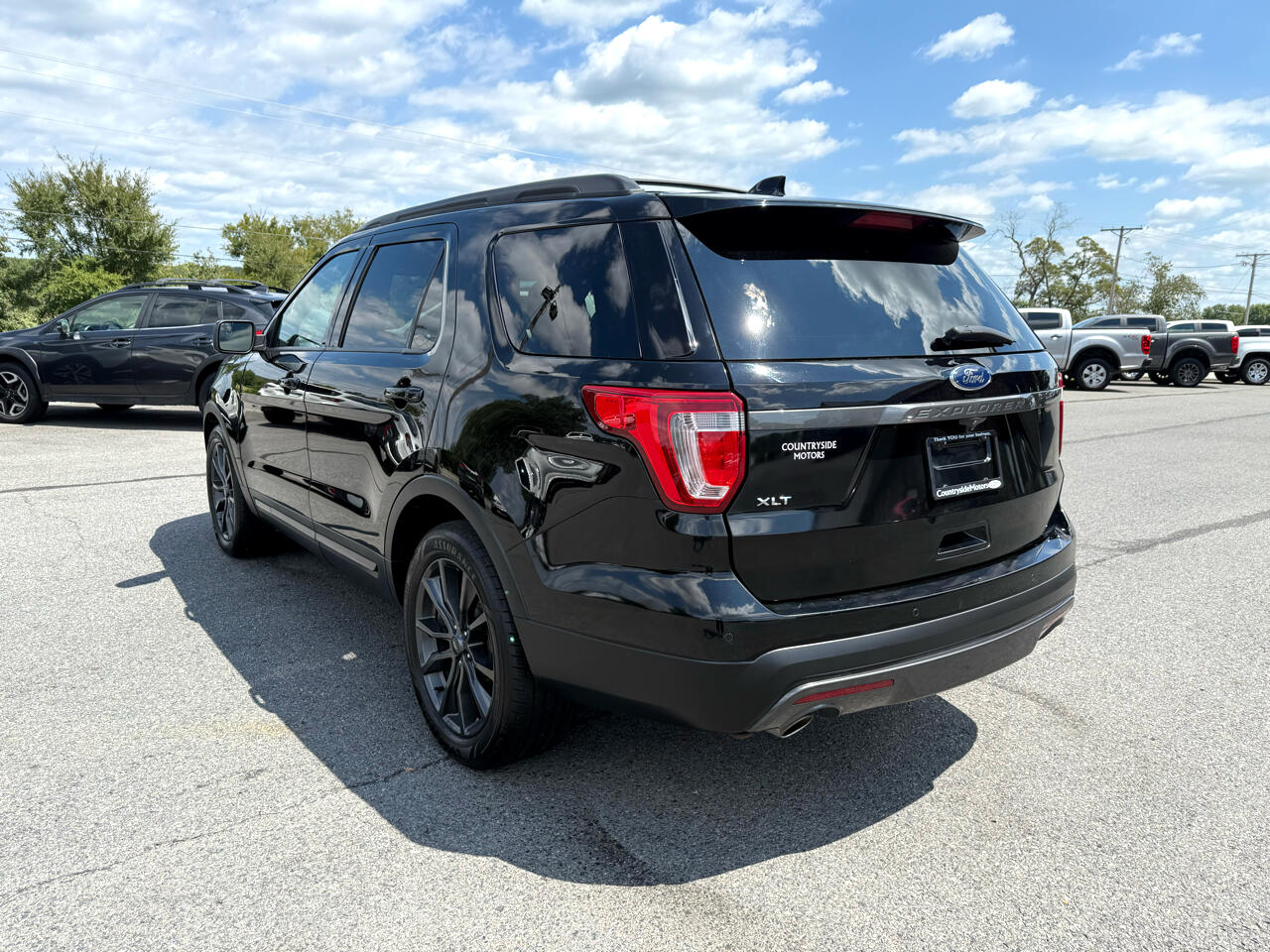 2017 Ford Explorer XLT photo 4