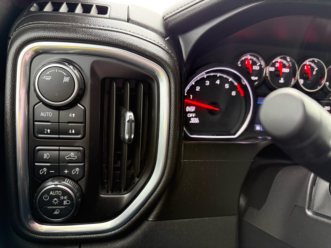 Chevrolet Silverado 1500 LTZ Crew Cab 4WD 2019