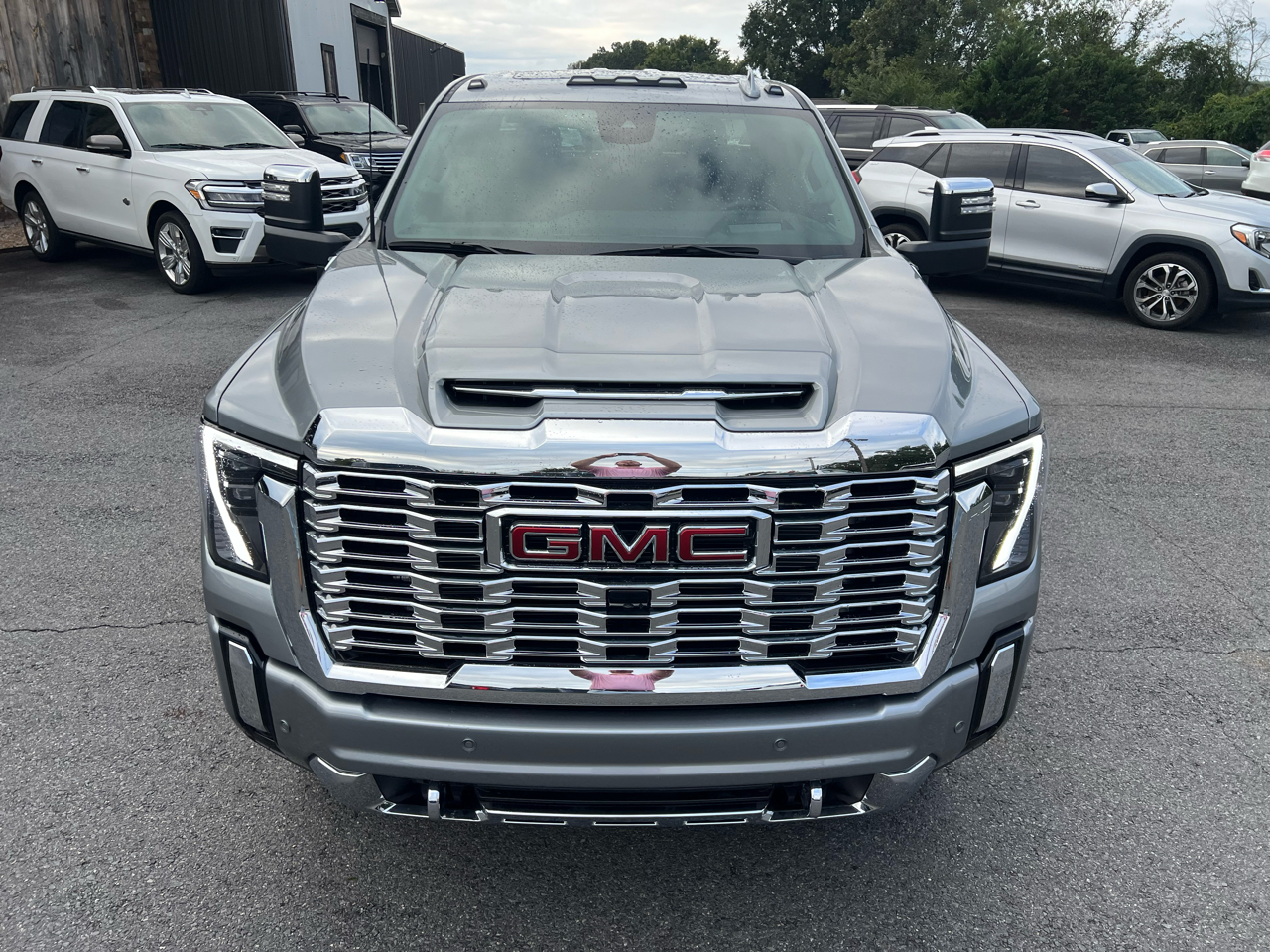 GMC Sierra 3500HD Denali Crew Cab 4WD 2025 GMC Sierra 3500HD Denali Crew Cab 4WD 2025