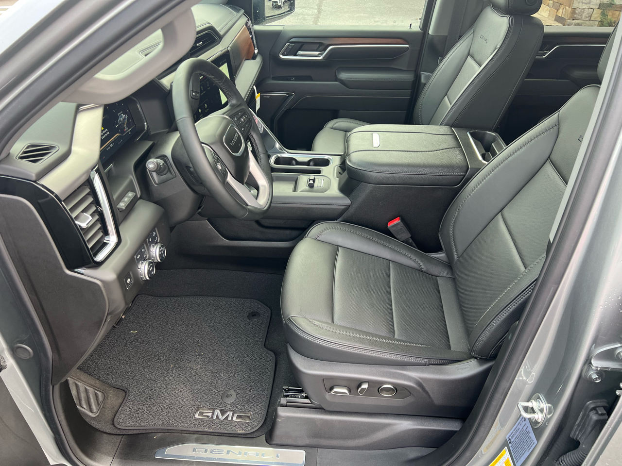 GMC Sierra 3500HD Denali Crew Cab 4WD 2025 GMC Sierra 3500HD Denali Crew Cab 4WD 2025