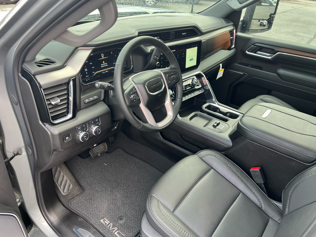 GMC Sierra 3500HD Denali Crew Cab 4WD 2025 GMC Sierra 3500HD Denali Crew Cab 4WD 2025