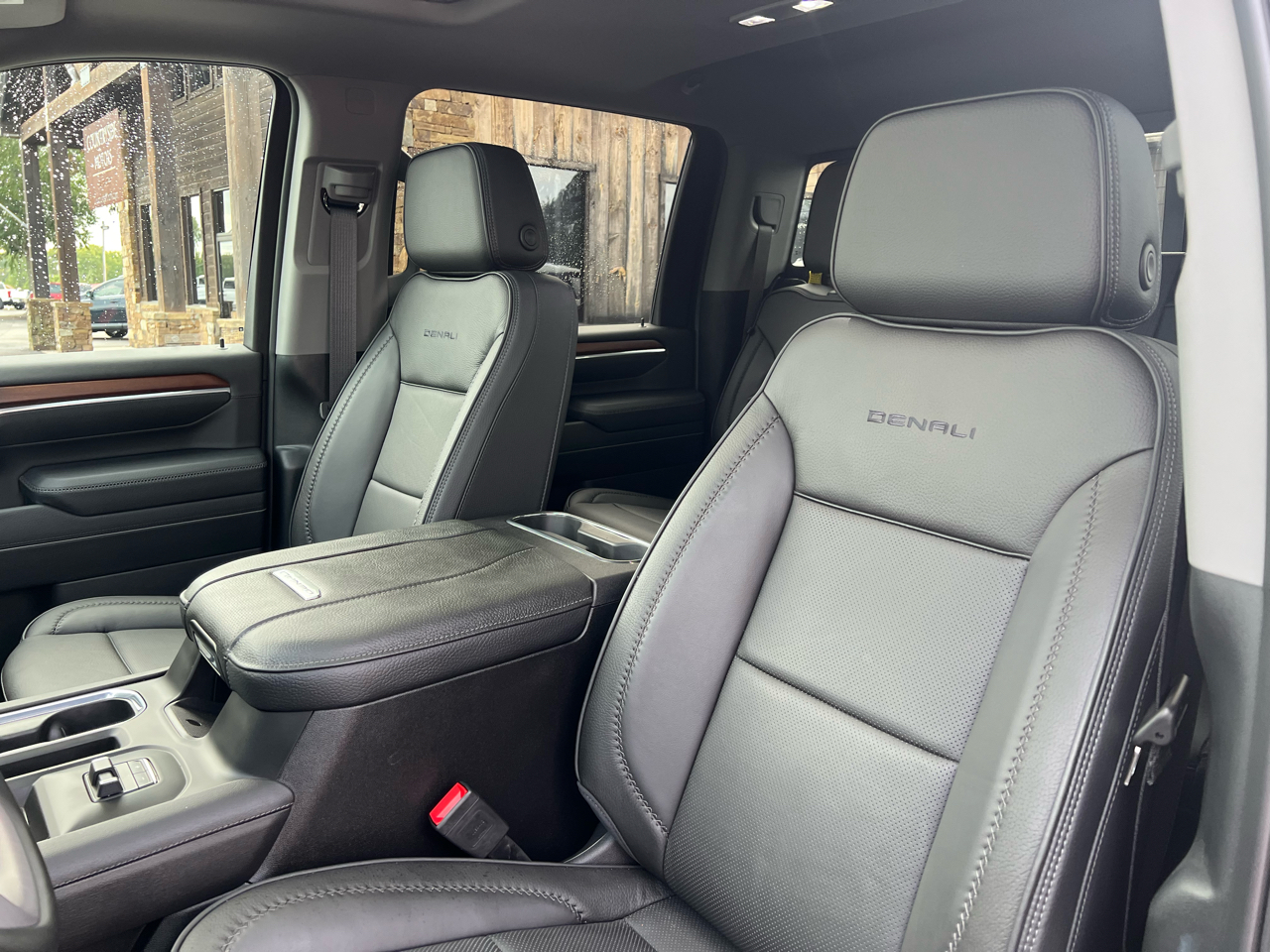 GMC Sierra 3500HD Denali Crew Cab 4WD 2025 GMC Sierra 3500HD Denali Crew Cab 4WD 2025