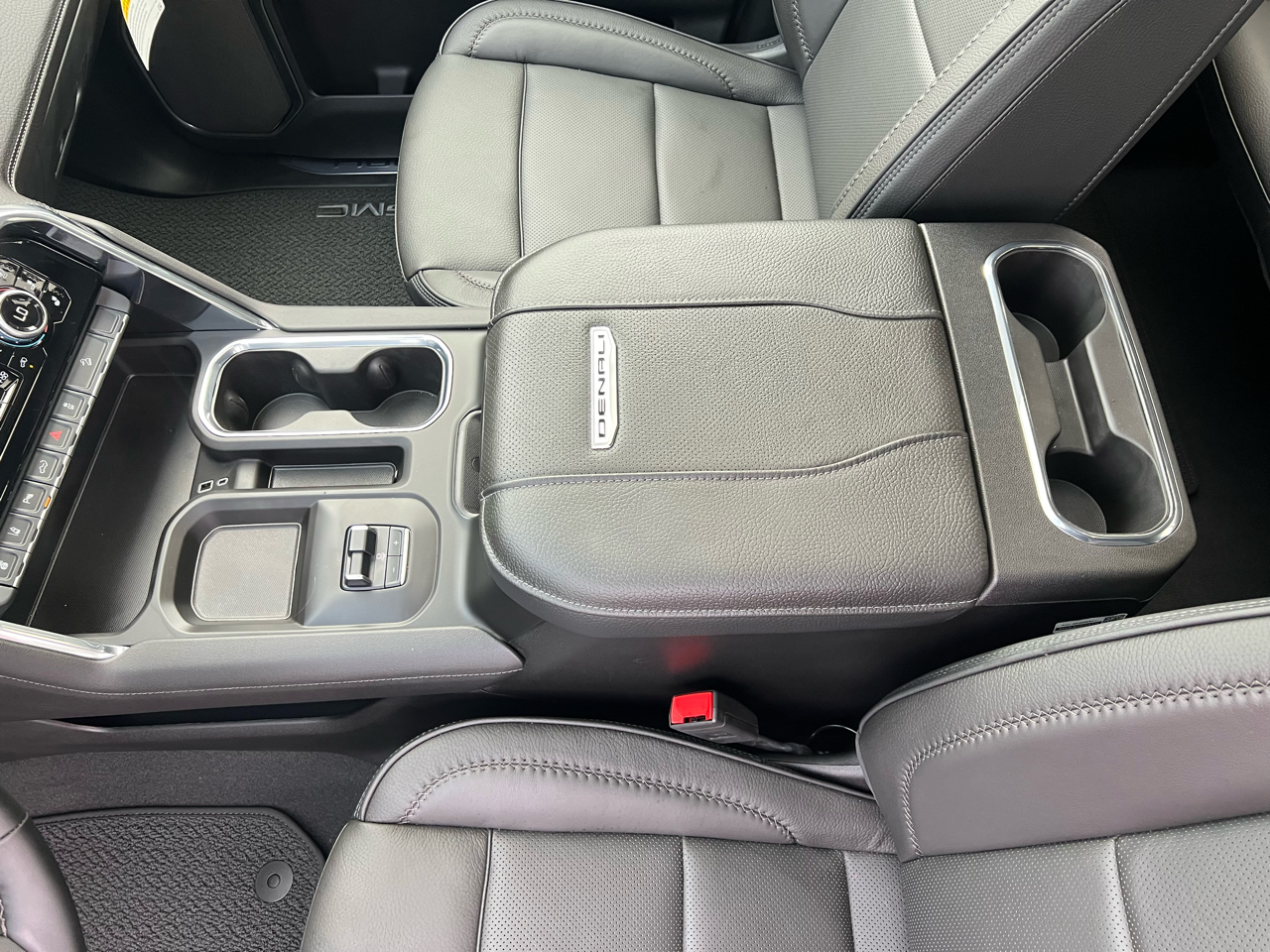 GMC Sierra 3500HD Denali Crew Cab 4WD 2025 GMC Sierra 3500HD Denali Crew Cab 4WD 2025