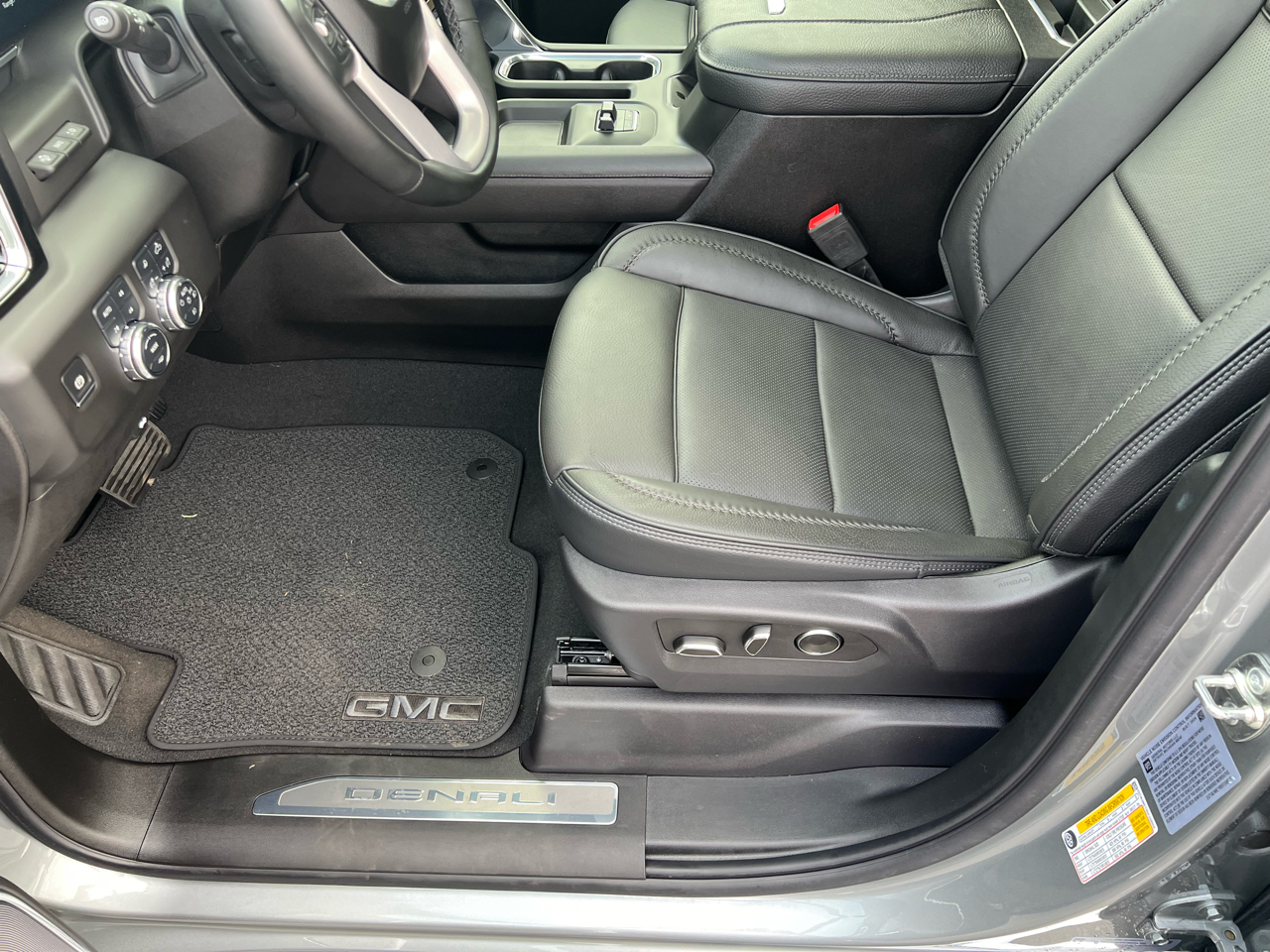 GMC Sierra 3500HD Denali Crew Cab 4WD 2025 GMC Sierra 3500HD Denali Crew Cab 4WD 2025