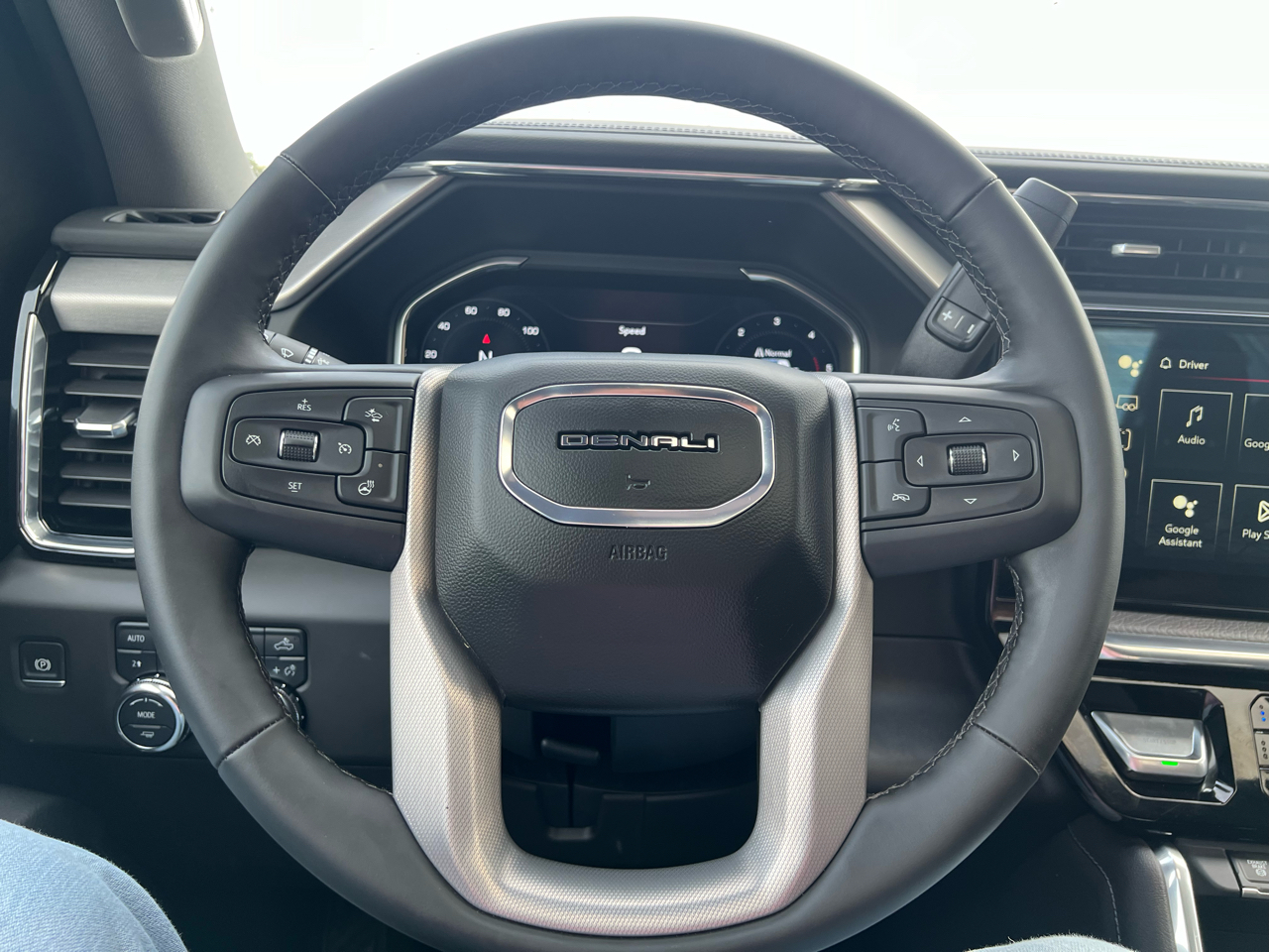 GMC Sierra 3500HD Denali Crew Cab 4WD 2025 GMC Sierra 3500HD Denali Crew Cab 4WD 2025