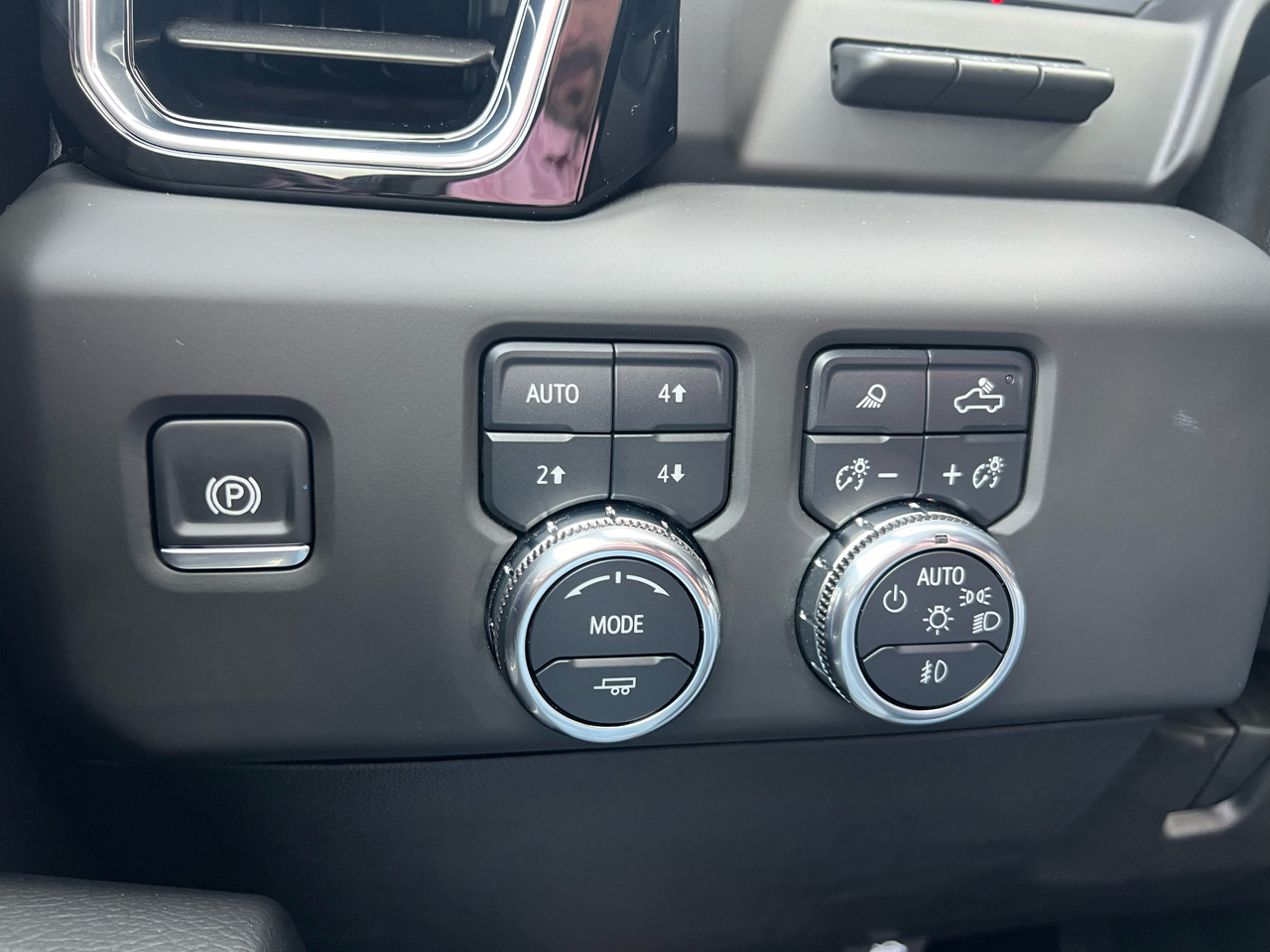 GMC Sierra 3500HD Denali Crew Cab 4WD 2025 GMC Sierra 3500HD Denali Crew Cab 4WD 2025