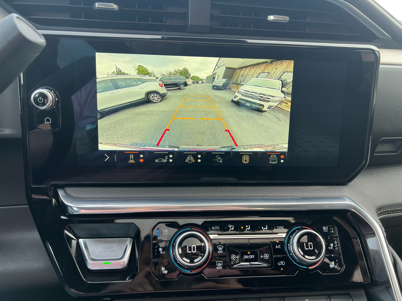 GMC Sierra 3500HD Denali Crew Cab 4WD 2025 GMC Sierra 3500HD Denali Crew Cab 4WD 2025