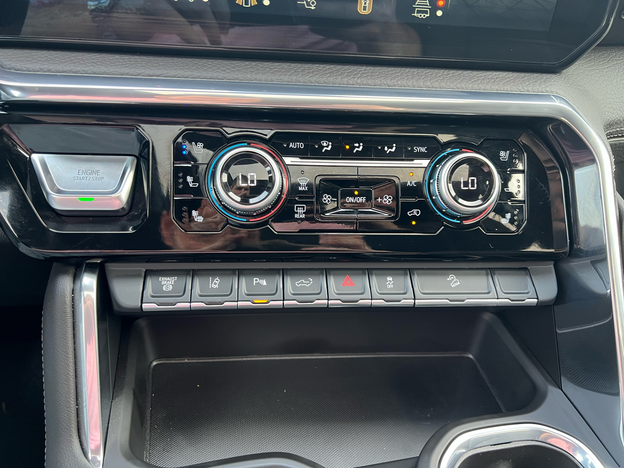 GMC Sierra 3500HD Denali Crew Cab 4WD 2025 GMC Sierra 3500HD Denali Crew Cab 4WD 2025