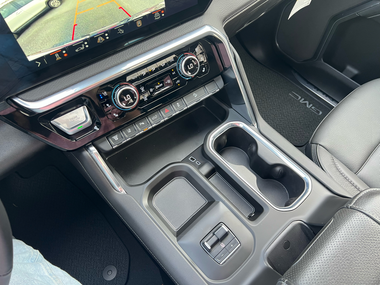 GMC Sierra 3500HD Denali Crew Cab 4WD 2025 GMC Sierra 3500HD Denali Crew Cab 4WD 2025