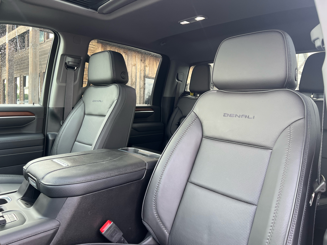 GMC Sierra 3500HD Denali Crew Cab 4WD 2025 GMC Sierra 3500HD Denali Crew Cab 4WD 2025