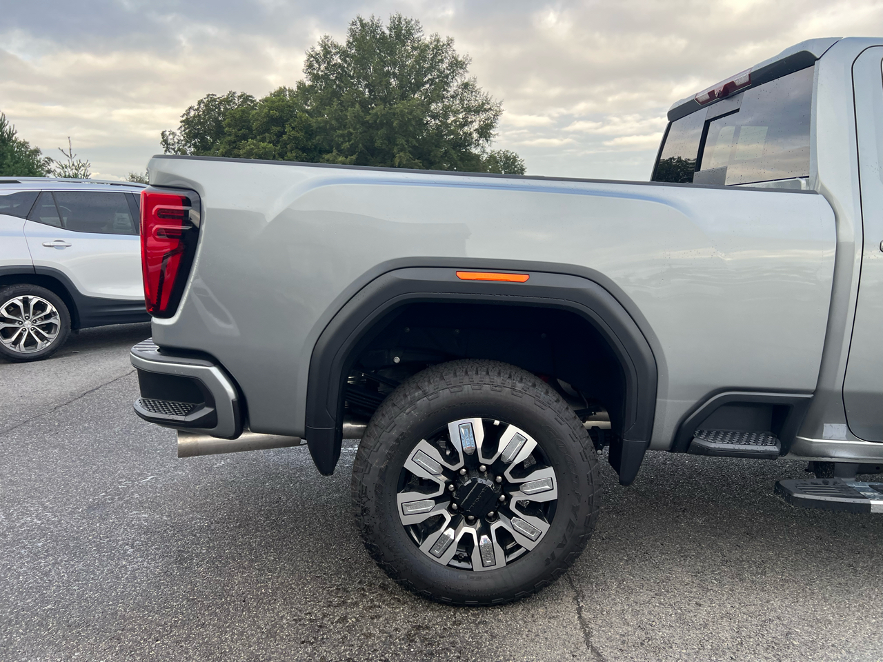 GMC Sierra 3500HD Denali Crew Cab 4WD 2025 GMC Sierra 3500HD Denali Crew Cab 4WD 2025