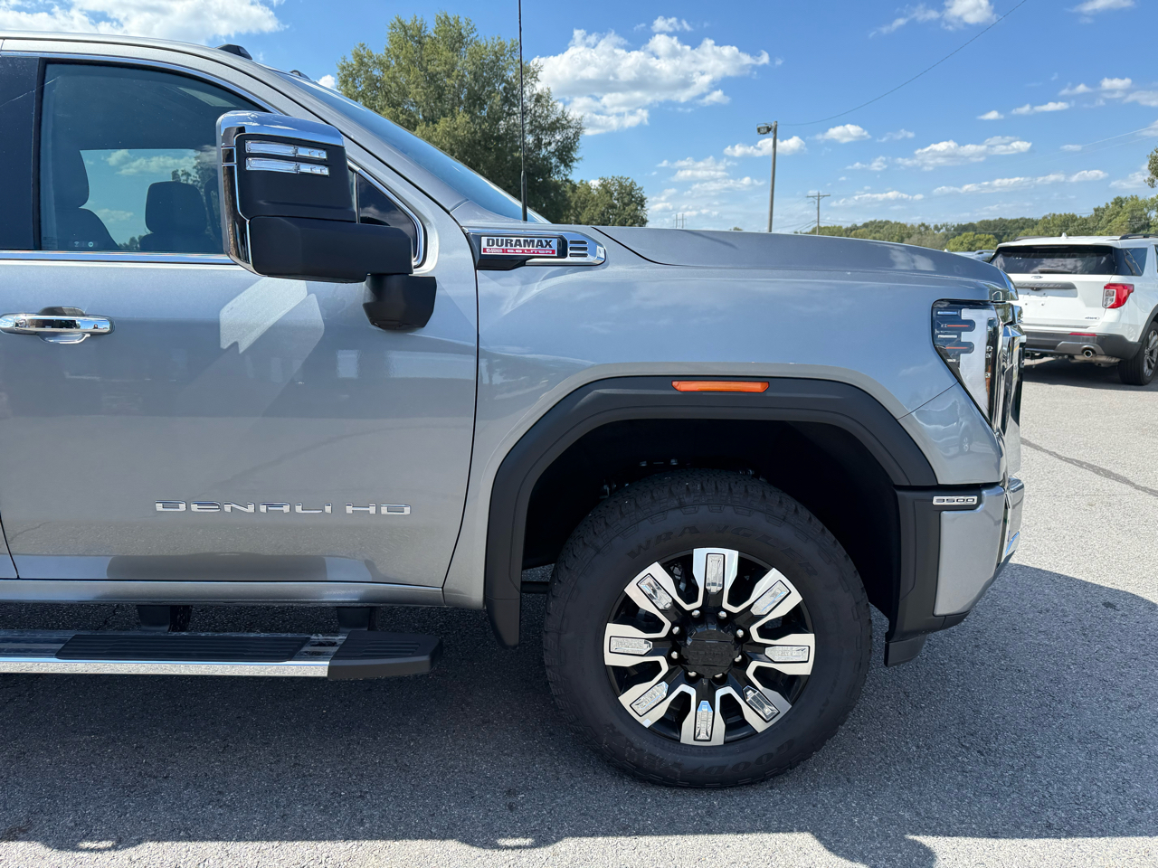 GMC Sierra 3500HD Denali Crew Cab 4WD 2025 GMC Sierra 3500HD Denali Crew Cab 4WD 2025