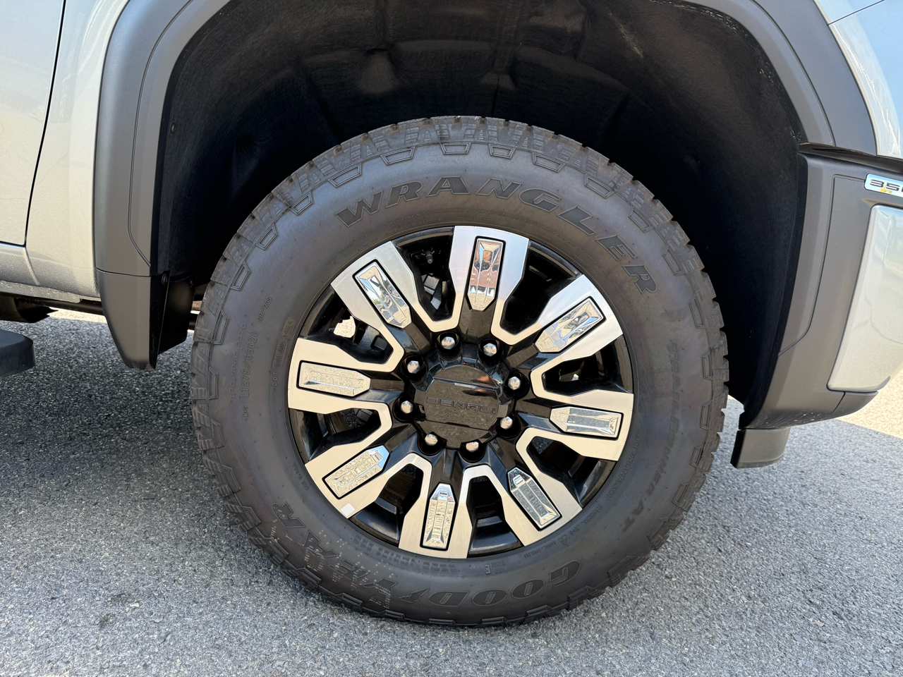 GMC Sierra 3500HD Denali Crew Cab 4WD 2025 GMC Sierra 3500HD Denali Crew Cab 4WD 2025