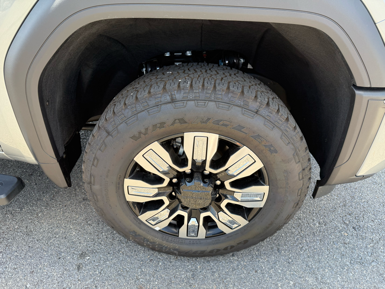 GMC Sierra 3500HD Denali Crew Cab 4WD 2025 GMC Sierra 3500HD Denali Crew Cab 4WD 2025