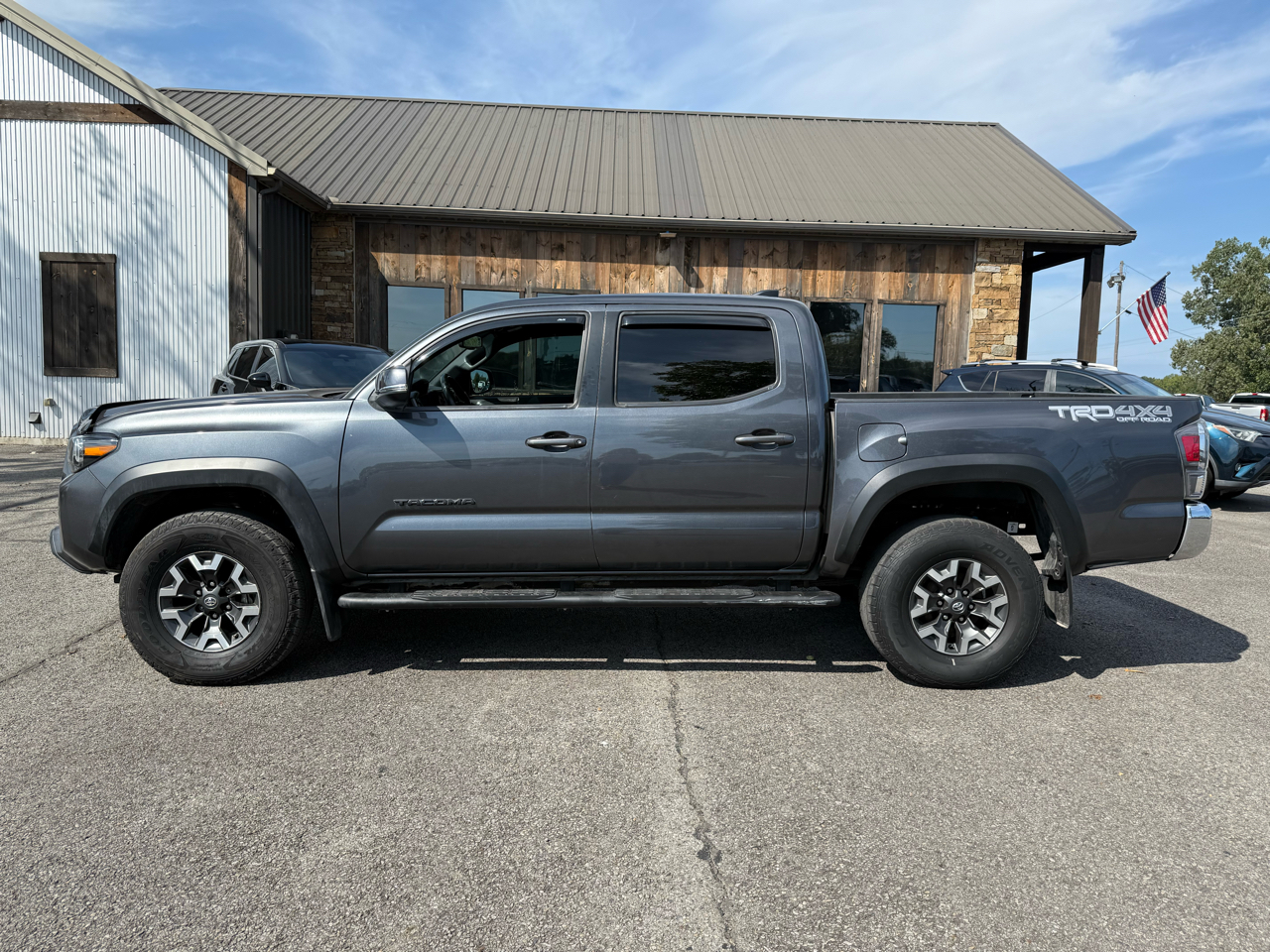 2022 Toyota Tacoma TRD 4x4 photo 2