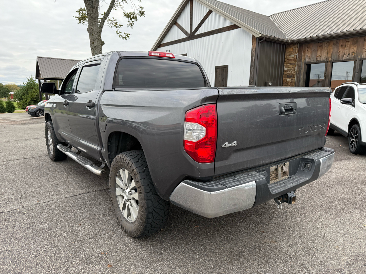 Toyota Tundra SR5 5.7L V8 FFV CrewMax 4WD 2017 Toyota Tundra SR5 5.7L V8 FFV CrewMax 4WD 2017