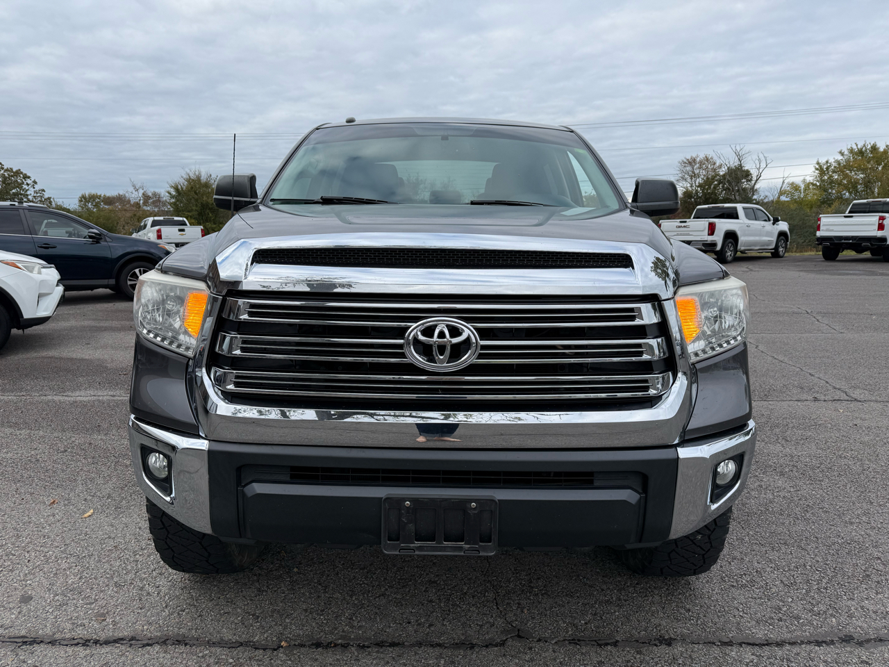 Toyota Tundra SR5 5.7L V8 FFV CrewMax 4WD 2017 Toyota Tundra SR5 5.7L V8 FFV CrewMax 4WD 2017