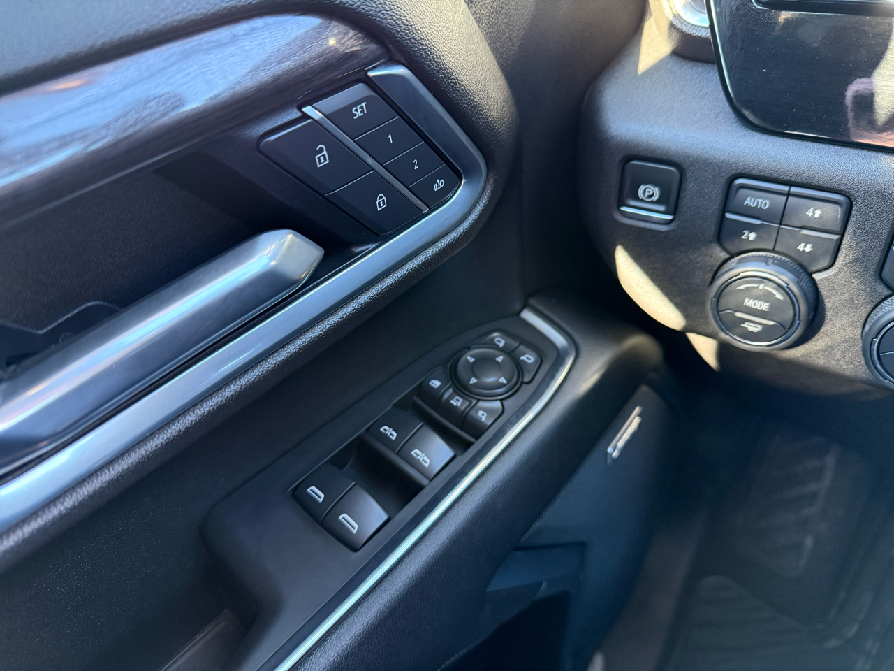 Chevrolet Silverado 3500HD LTZ Crew Cab 4WD 2025