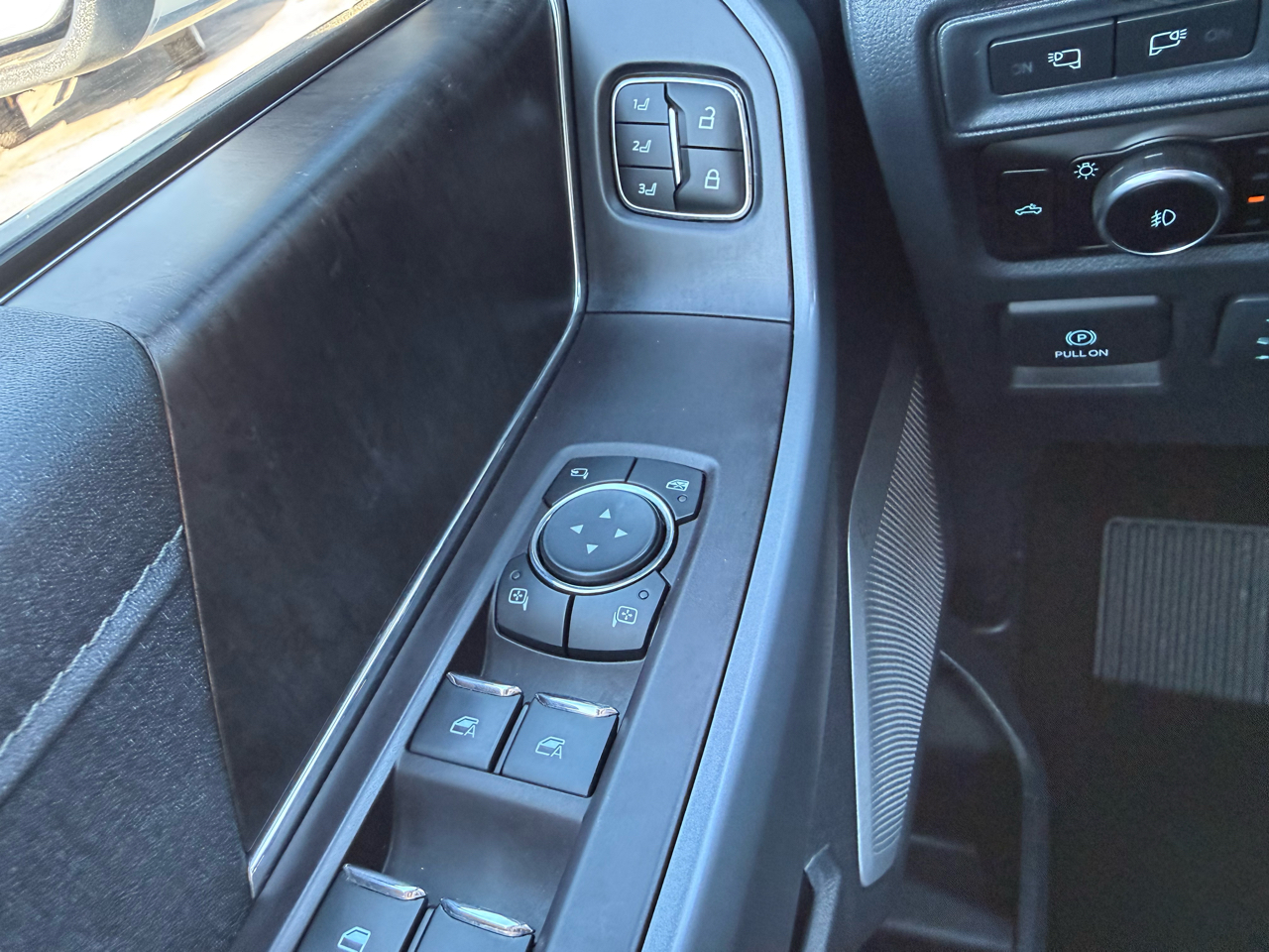 Ford F-150 Lariat SuperCrew 4WD 2023