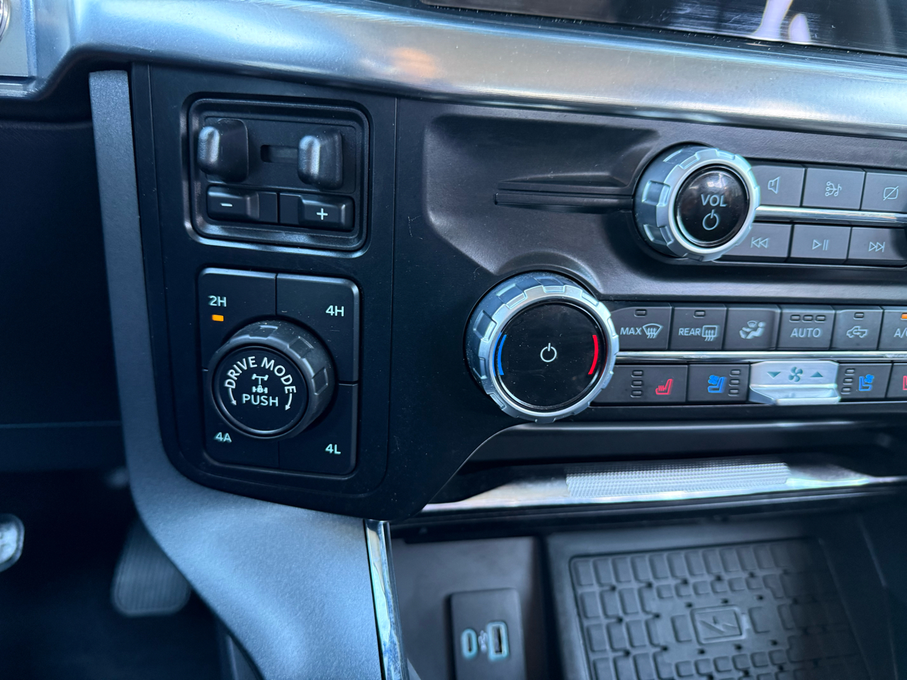 Ford F-150 Lariat SuperCrew 4WD 2023