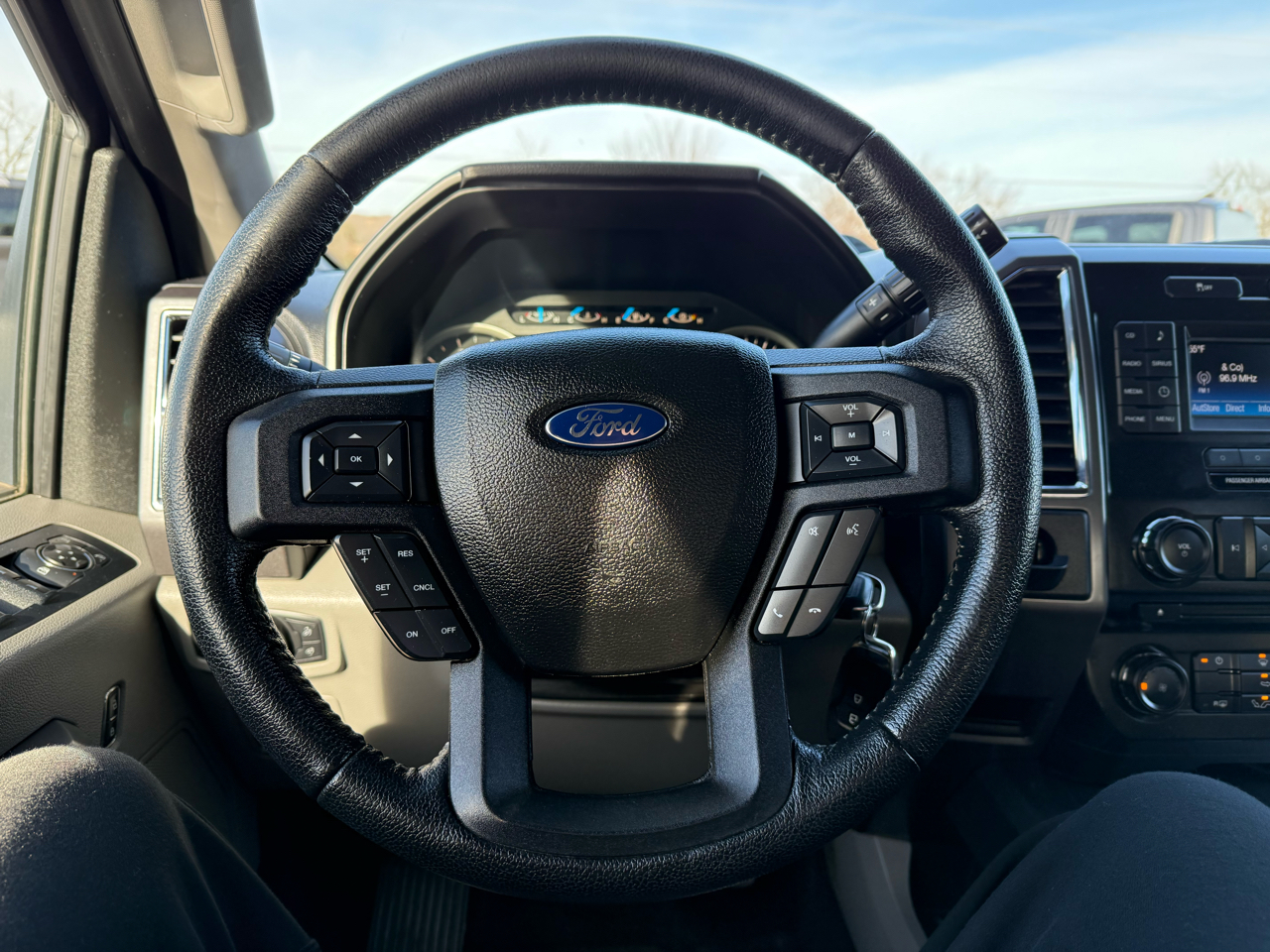 Ford F-150 XLT SuperCrew 2WD 2015