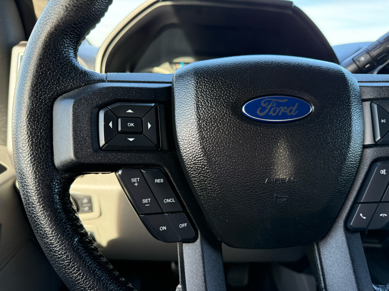 Ford F-150 XLT SuperCrew 2WD 2015