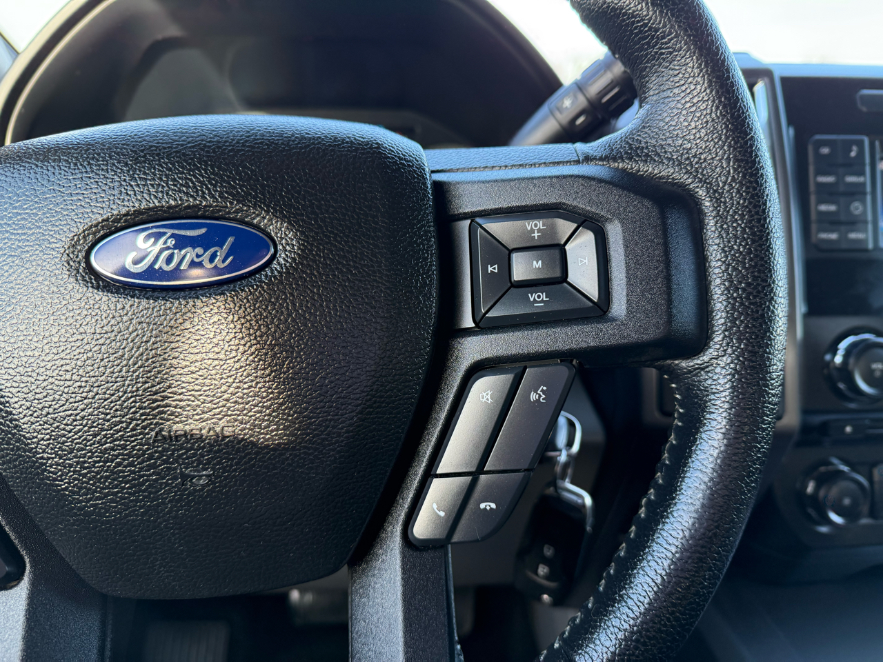 Ford F-150 XLT SuperCrew 2WD 2015