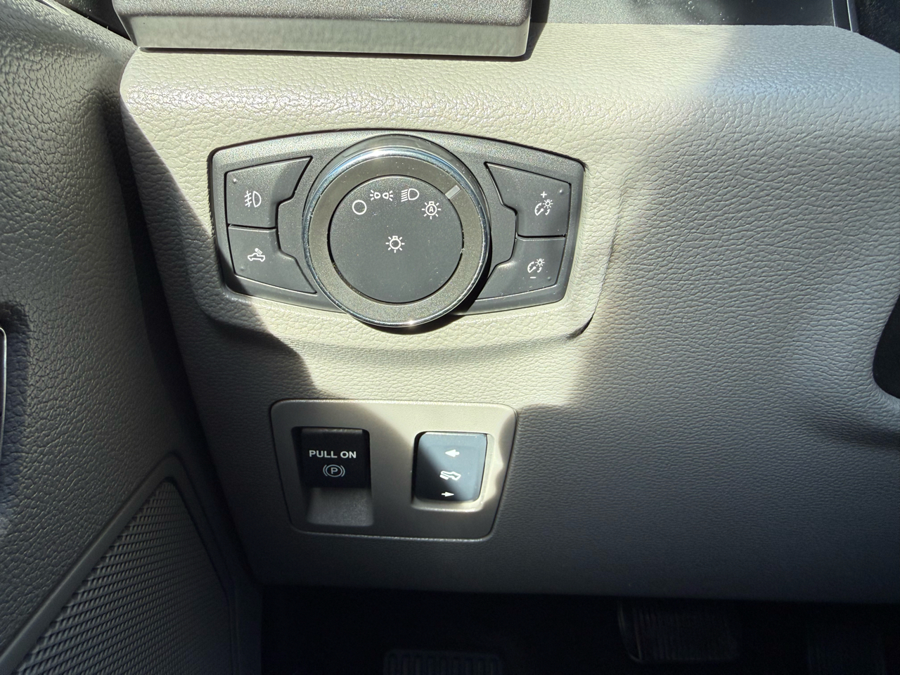 Ford F-150 XLT SuperCrew 2WD 2015