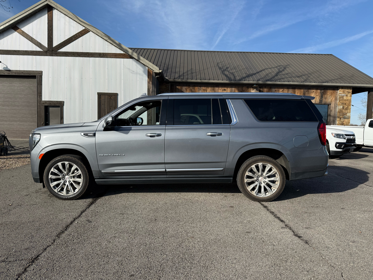 GMC Yukon XL Denali 4WD 2022