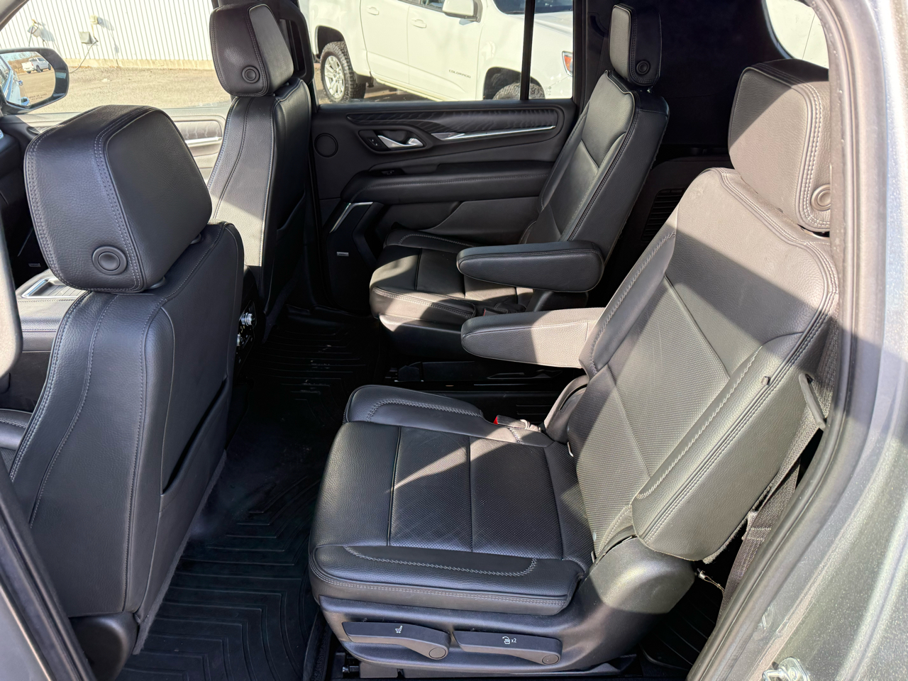 GMC Yukon XL Denali 4WD 2022